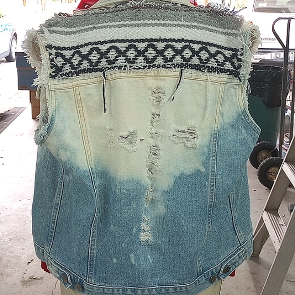 CHIC Boho Chic Distressed Jean Jacket